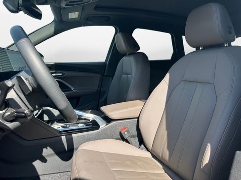 Certified 2025 Audi Q5 Premium w/ Convenience Package image 11