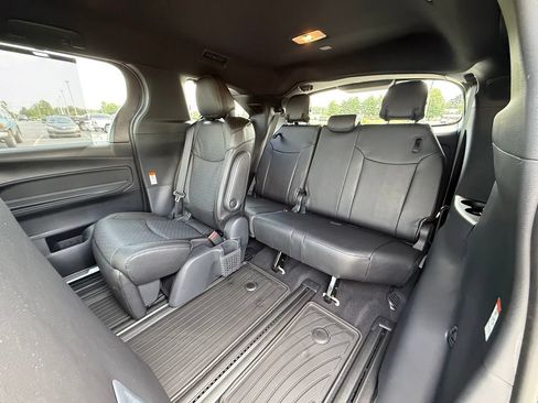 New 2026 Toyota Sienna Platinum AWD/4WD image 38
