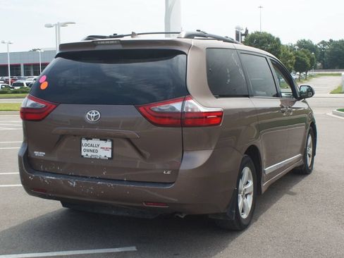 Used 2020 Toyota Sienna LE FWD image 13