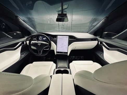 Used 2018 Tesla Model X 75D AWD/4WD image 38
