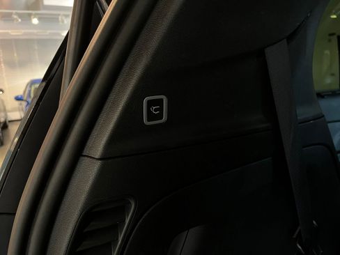 Used 2025 Chrysler Pacifica Limited image 24