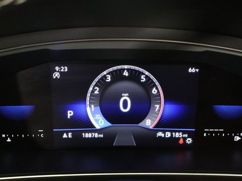 Used 2022 Volkswagen Tiguan SE w/ Panoramic Sunroof Package image 43