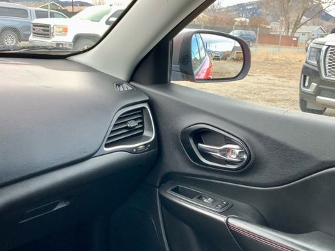 Used 2021 Jeep Cherokee Trailhawk image 37