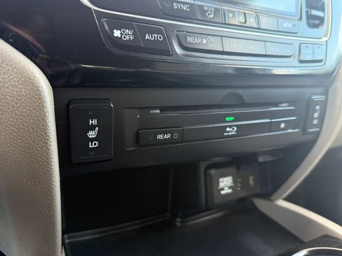 Used 2016 Honda Pilot Touring image 32