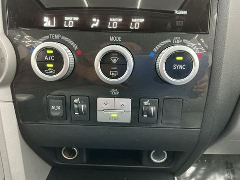 Used 2008 Toyota Sequoia Limited AWD/4WD image 37