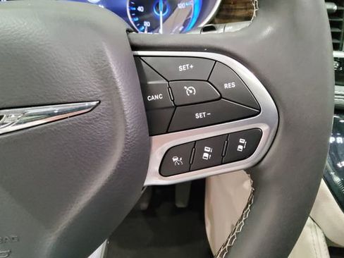 Used 2023 Chrysler Pacifica Limited FWD image 26