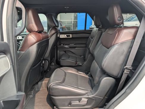 Used 2020 Ford Explorer Platinum w/ Premium Technology Package AWD/4WD image 15