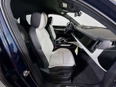 New 2025 Porsche Cayenne Turbo image 21