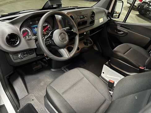 Used 2025 Mercedes-Benz Sprinter 2500 image 22