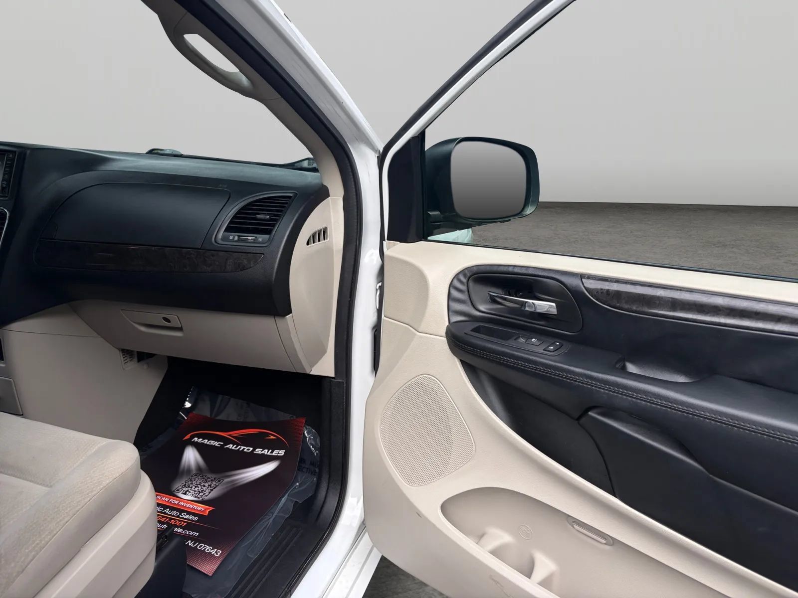 Used 2018 Dodge Grand Caravan SE w/ UConnect Hands-Free Group FWD image 21