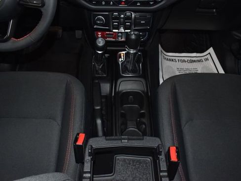 Used 2024 Jeep Wrangler Unlimited Rubicon w/ Convenience Group AWD/4WD image 19