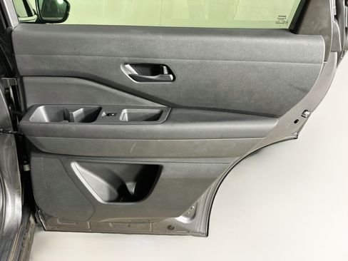Used 2025 Nissan Pathfinder SV FWD image 31