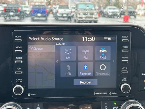 Used 2021 Toyota Highlander XLE image 19