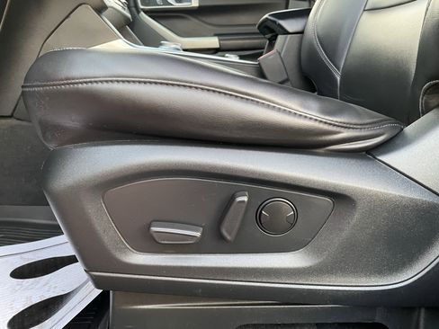 Used 2023 Ford Explorer XLT w/ Equipment Group 202A image 15