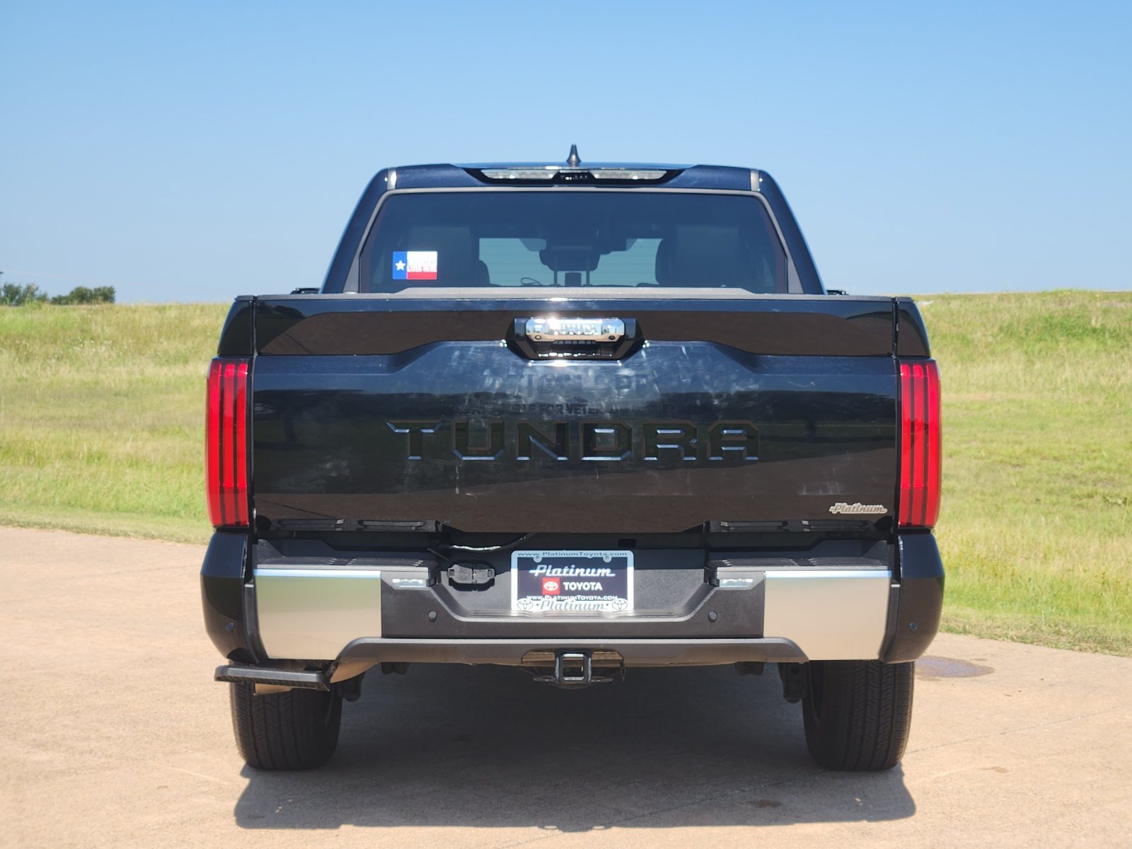 Used 2024 Toyota Tundra Limited w/ Power Package AWD/4WD image 8