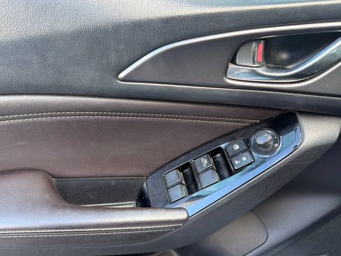 Used 2018 MAZDA MAZDA3 Grand Touring w/ Premium Equipment Package FWD image 10