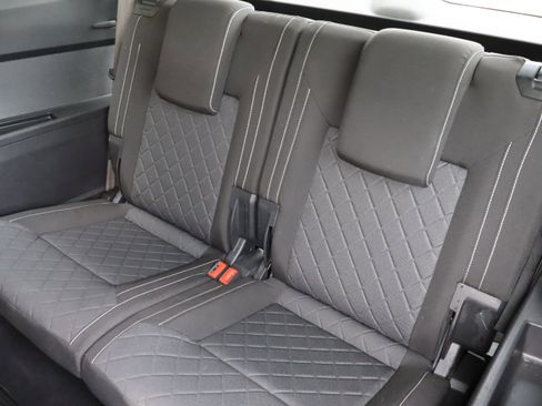 Used 2021 Volkswagen Atlas S image 32