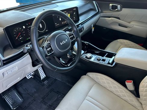 Certified 2025 Kia Sorento SX Prestige AWD/4WD image 13