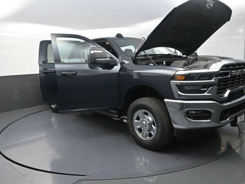 New 2026 RAM 2500 Tradesman AWD/4WD image 28