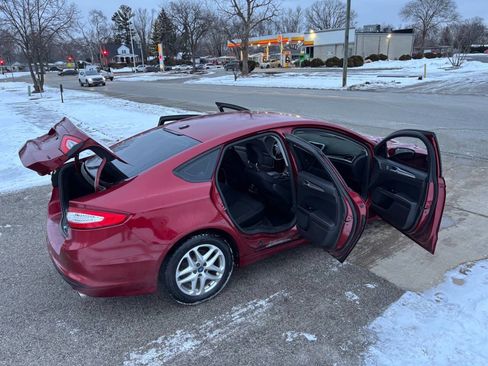 Used 2014 Ford Fusion SE image 24
