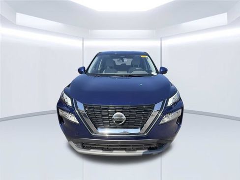 Used 2021 Nissan Rogue SV FWD image 2