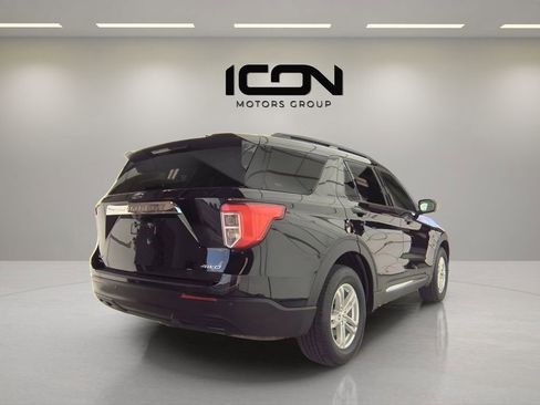Used 2023 Ford Explorer XLT AWD/4WD image 3