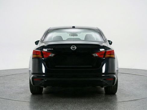 Used 2025 Nissan Altima 2.5 SV FWD image 7