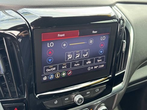 Used 2023 Chevrolet Traverse LT FWD image 14