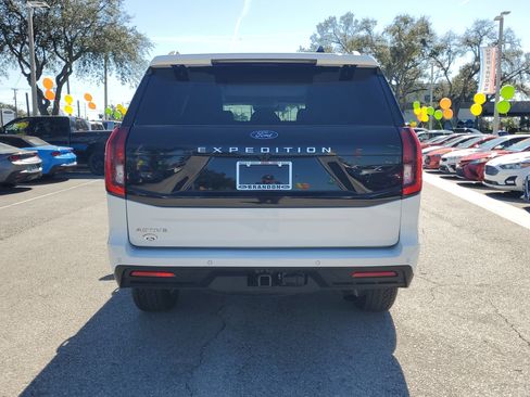 Certified 2025 Ford Expedition Active image 8