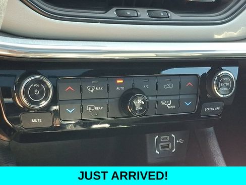 Used 2023 Jeep Compass Limited w/ Sun and Sound Group AWD/4WD image 17