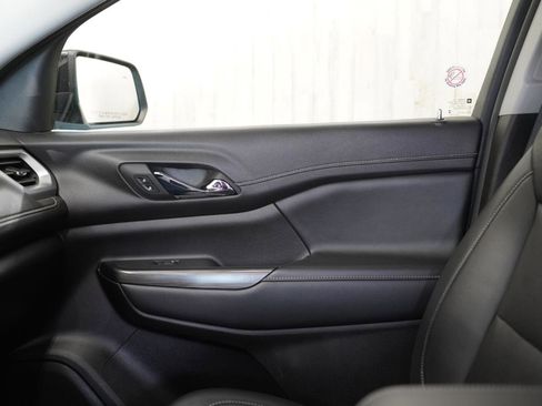 Used 2023 GMC Acadia SLT image 32