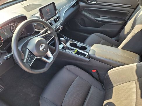 Used 2024 Nissan Altima 2.5 SV FWD image 7