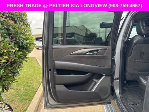 Used 2019 Cadillac Escalade ESV Platinum image 13