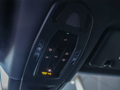 Used 2025 Porsche Cayenne image 19