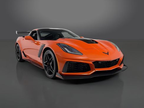 Used 2019 Chevrolet Corvette ZR1 RWD image 3