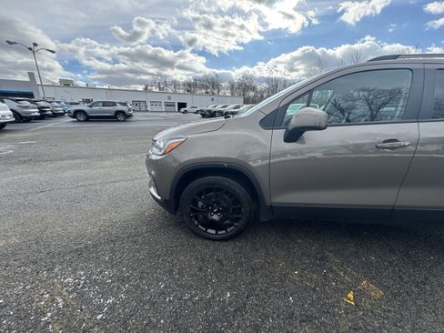 Used 2022 Chevrolet Trax LT w/ Sport Edition image 34