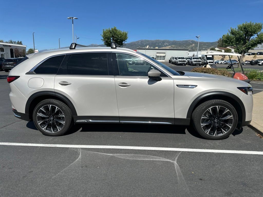 Used 2024 MAZDA CX-90 Plug-In Hybrid w/ Premium Plus AWD/4WD image 4