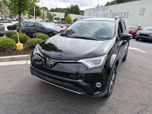 Used 2018 Toyota RAV4 XLE FWD image 4