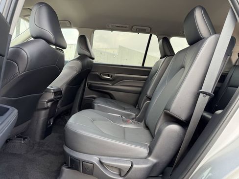 Used 2025 Toyota Grand Highlander FWD image 29