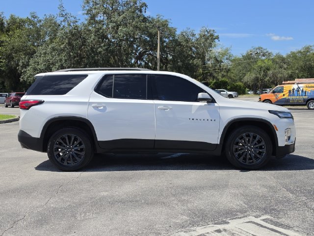 Used 2022 Chevrolet Traverse RS FWD image 3