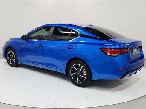 Used 2025 Nissan Sentra SV w/ Trunk Package image 5