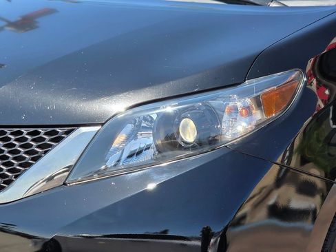 Used 2014 Toyota Sienna SE w/ SE Premium Package w/Entune FWD image 6