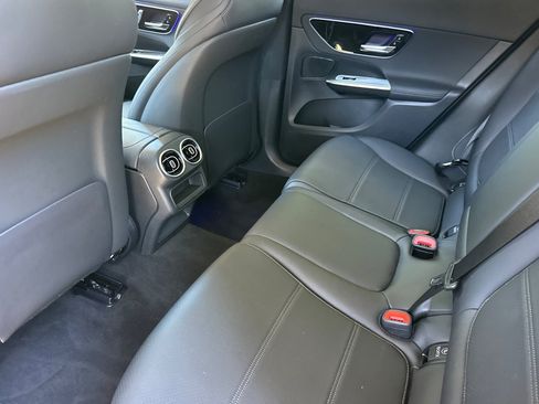 Used 2025 Mercedes-Benz GLC 350e 4MATIC image 29
