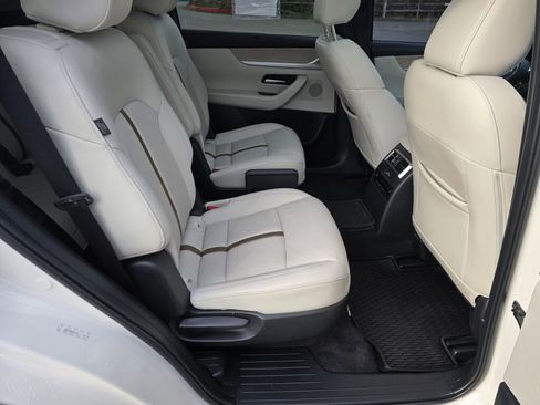 Used 2024 MAZDA CX-90 Plug-In Hybrid w/ Premium Plus image 12