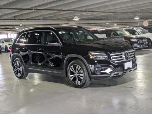 Used 2025 Mercedes-Benz GLB 250 image 2