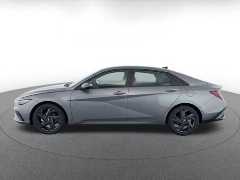 Used 2026 Hyundai Elantra Sport FWD image 4