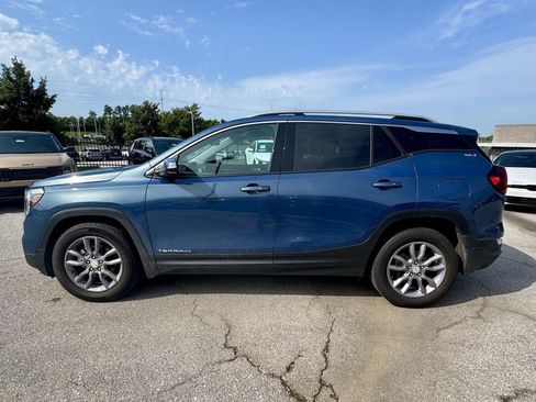 Used 2024 GMC Terrain SLT FWD image 2