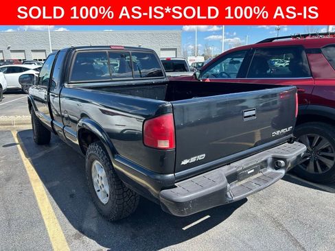 Used 2000 Chevrolet S10 Pickup LS w/ Preferred Equipment Group image 3