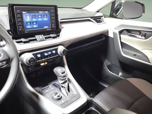 Used 2020 Toyota RAV4 XLE image 21