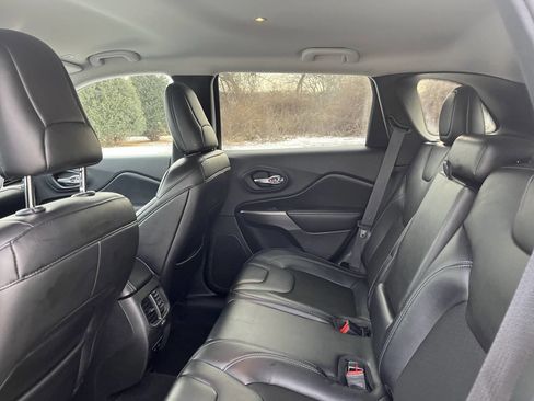 Used 2019 Jeep Cherokee Latitude Plus w/ Cold Weather Group image 28